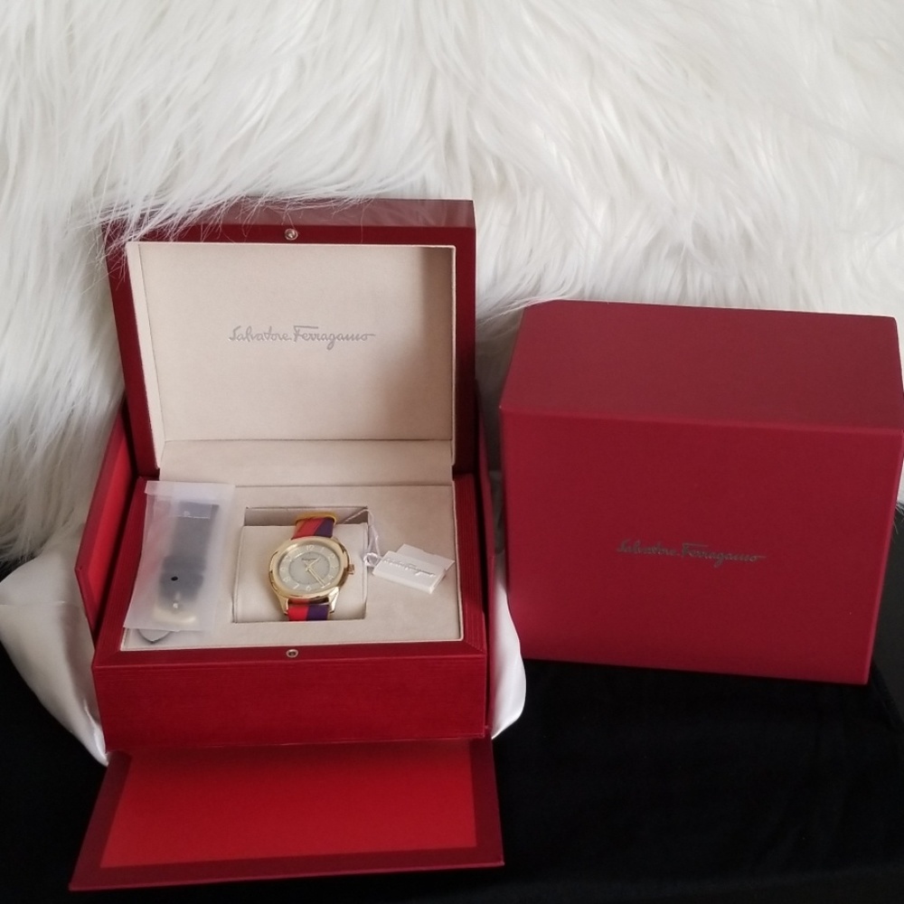 🔥FERRAGAMO WOMEN'S MULTICOLOR WATCH - Picture 9 of 9
